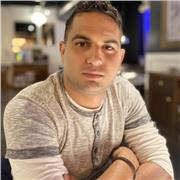 profesor de musica con experiencia como flautista y clarinetista